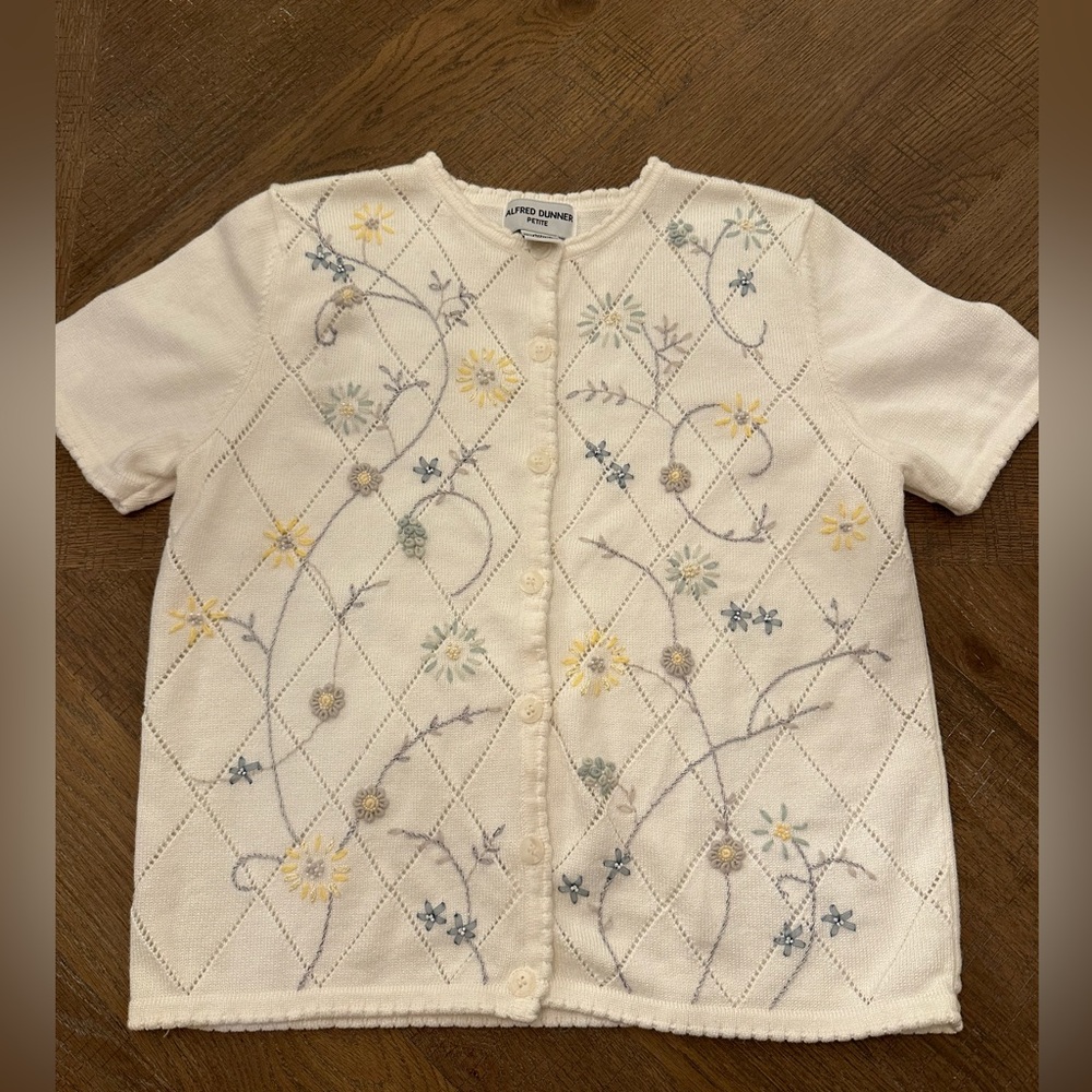 Alfred Dunner Cardigan petite medium beautiful embroidered detailed flowers